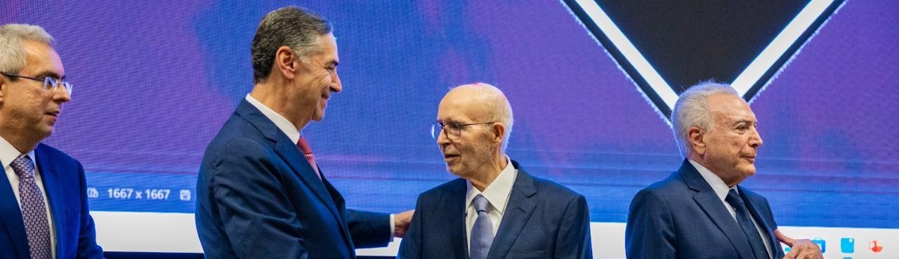 Em Portugal, presidente do STF presta homenagem ao professor Canotilho